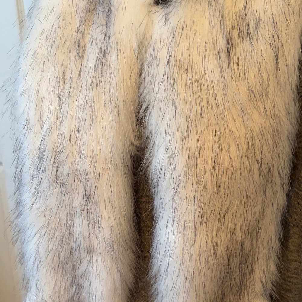 SpiritHoods White Faux Fur Hood with Kitty Ears Collectors Edition - Picture 5 of 16